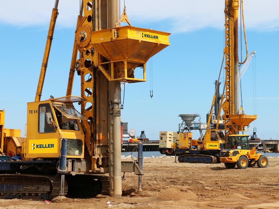 Keller rigs installing foundations