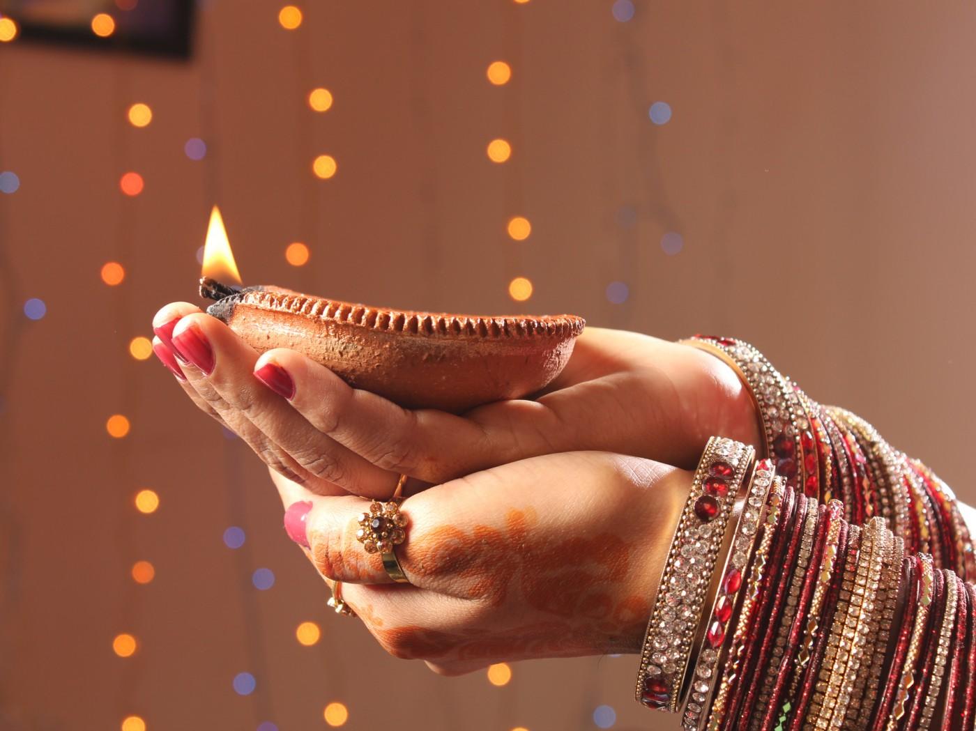 diwali-hands-holding-candle_1