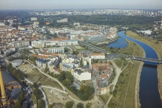 Zabezpieczenie głębokiego wykopu w trudnych warunkach