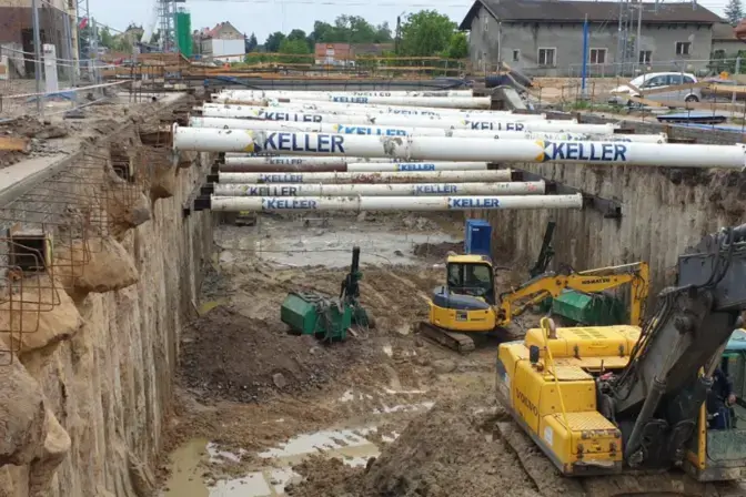 Linia Kolejowa E59, ul. Piłsudskiego, Wiadukt kolejowy