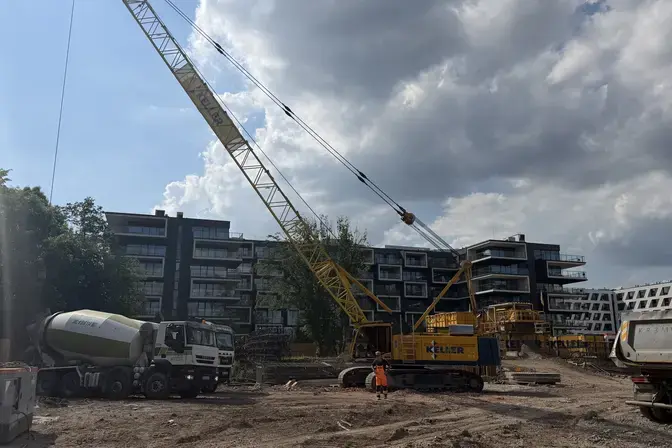 Plac budowy w Krakowie przy Alei 3 Maja